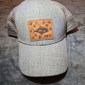 YETI Mesh Trucker Cap / Baseball Hat Adjustable Snap Back Gray With Fish